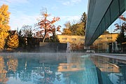 Außenpool mit 30 Grad im Acquapura SPA des Falkensteiner Schlosshotel Velden am Wörthersee (©Foto: Martin Schmitz)
